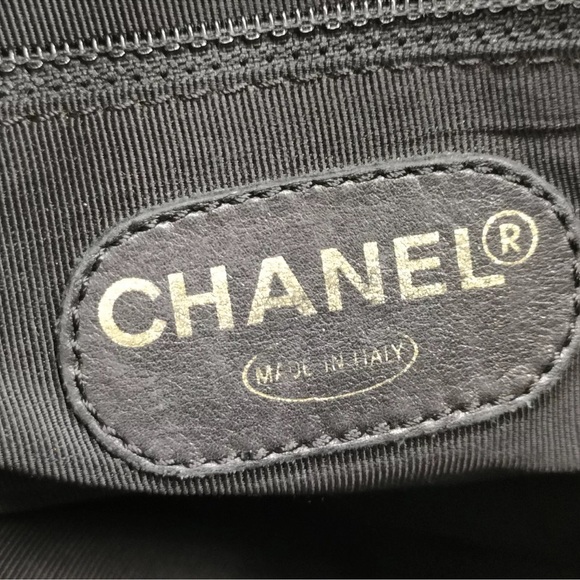 CHANEL LOGO LAMBSKIN TOTE BAG - Picture 16 of 17